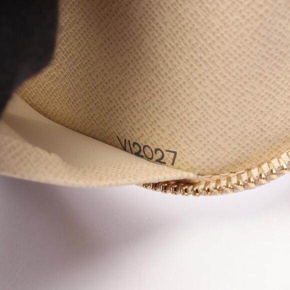 LOUIS VUITTON White Damier Leather Wallet - Picture 5 of 6